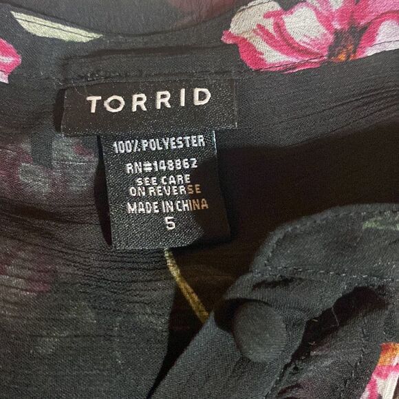 Torrid Wm’s Sz 4 Black Pink Floral Bubble Hem Sheer Chiffon Blouse - Picture 6 of 6